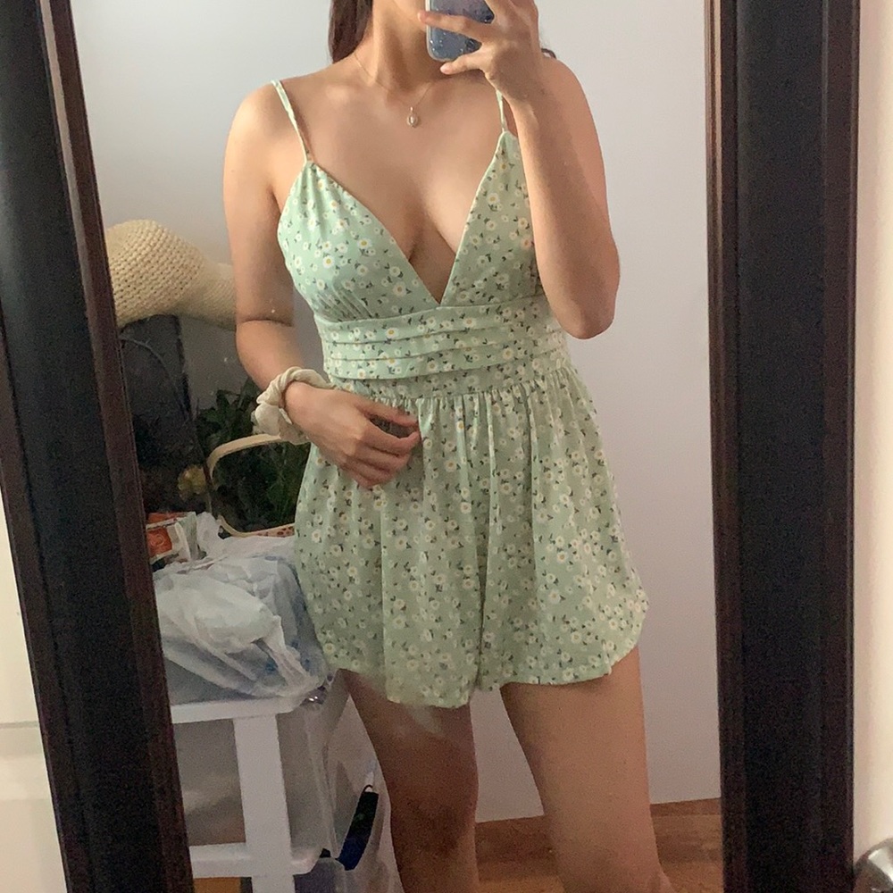 Forever21 skort daisy print romper